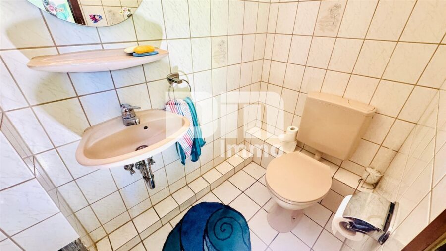 Charmantes Wohnglück - Ihr neues Zuhause mit Carport / Terrasse und großem Gartenbereich - EG Gäste WC